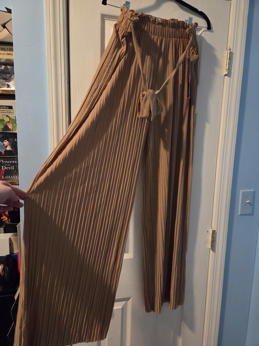 Pleated Wide-Leg Women's Pants in Camel